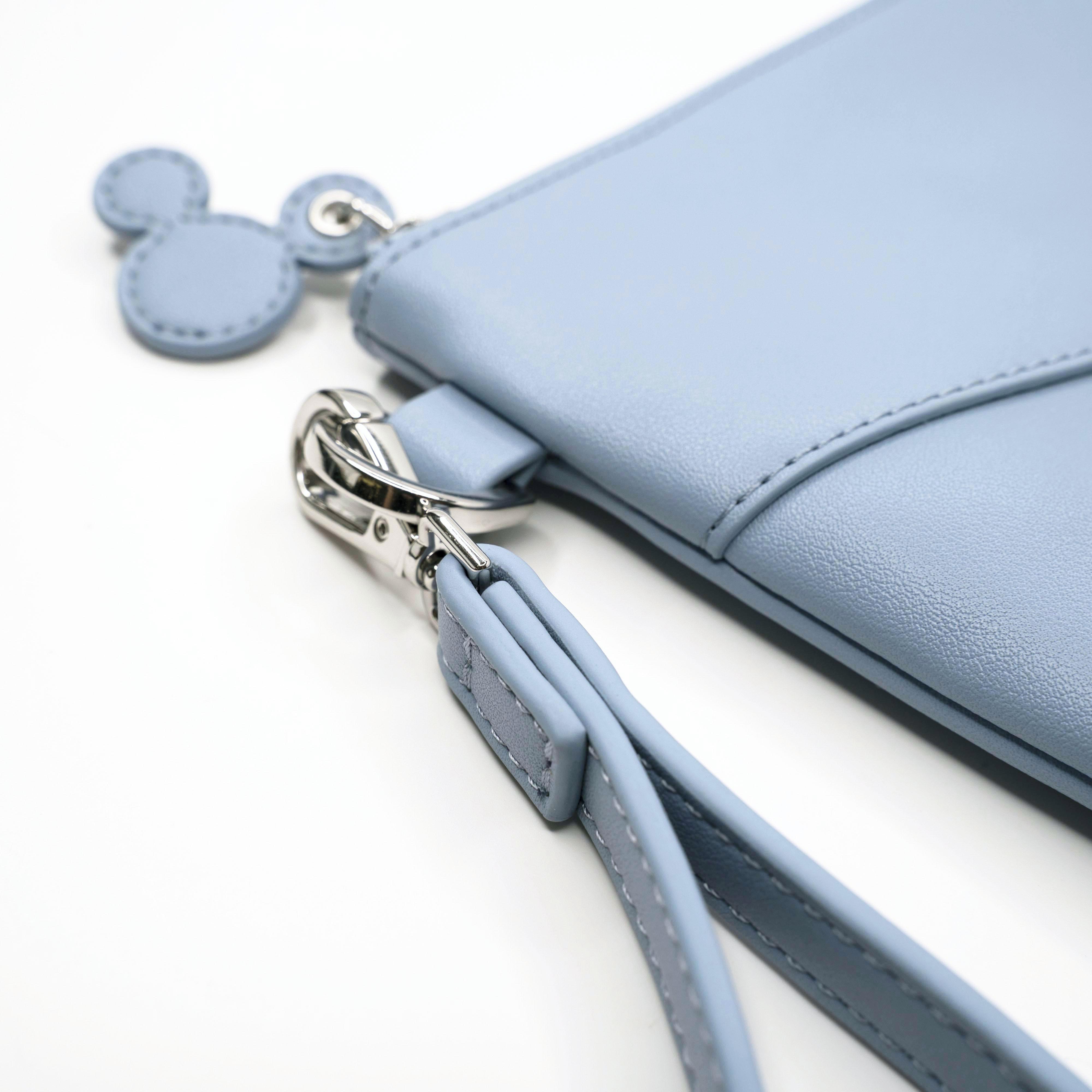 Aura Estelle The M Pouch sky blue zipper and charm detail