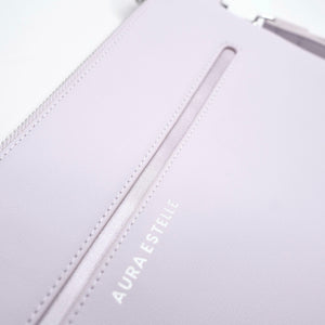 Aura Estelle The M Pouch lilac logo and zipper detail