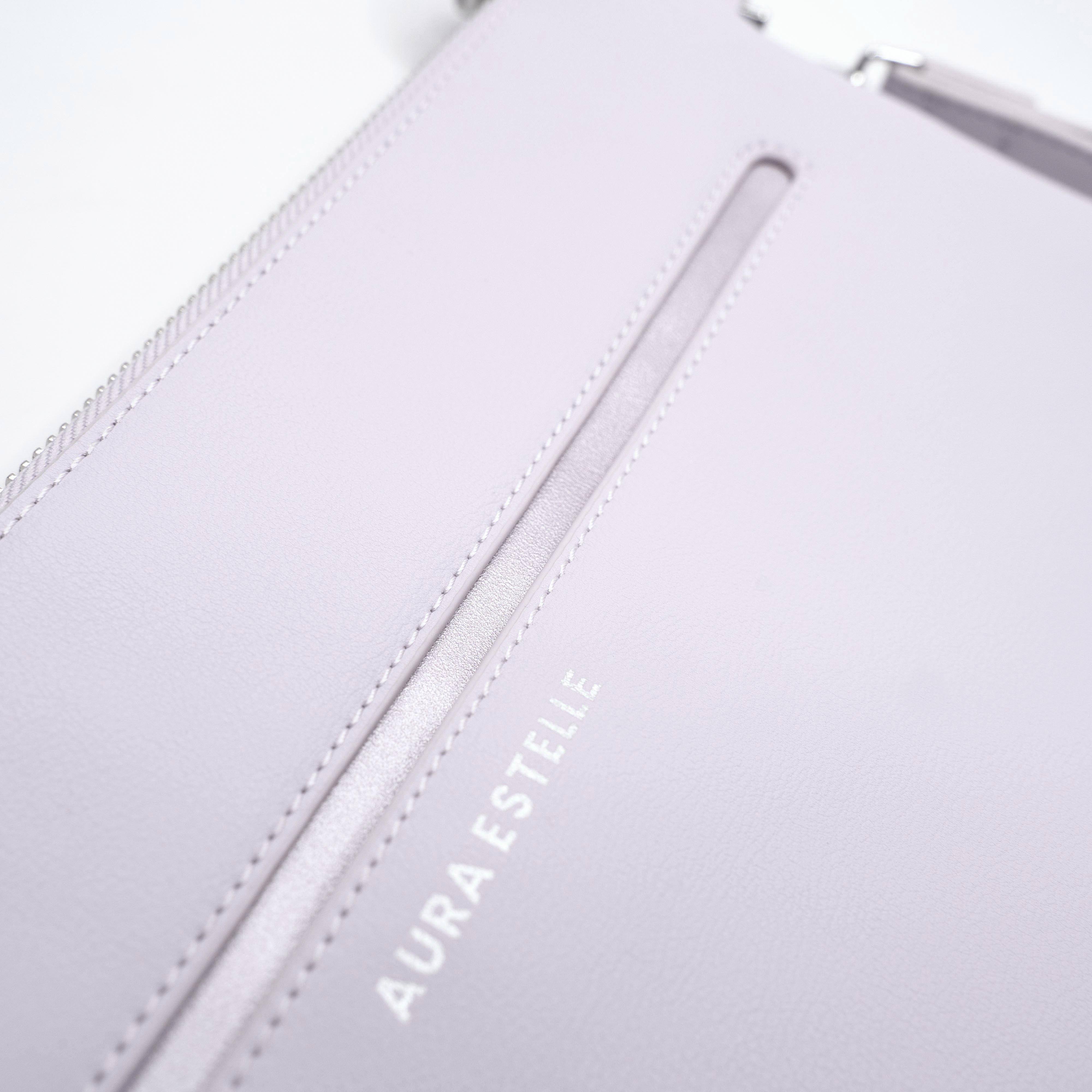 Aura Estelle The M Pouch lilac logo and zipper detail